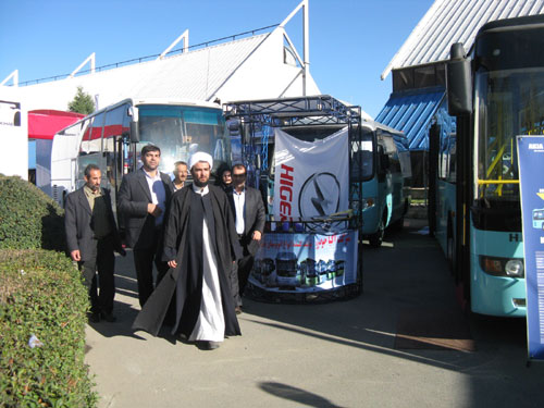 伊朗政府官员参观苏州金龙海格客车