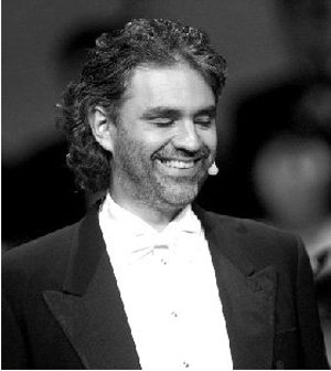 2004年，安德烈・波切利在北京举办音乐会