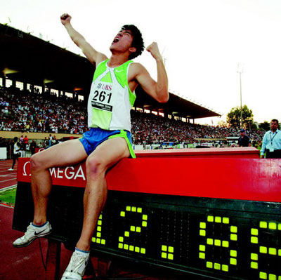 刘翔打破男子110米栏世界纪录