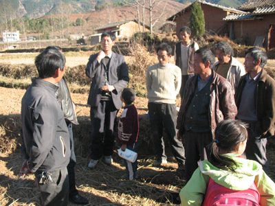 会泽县迤车镇箐口村自筹资金硬化入户道路(组图)