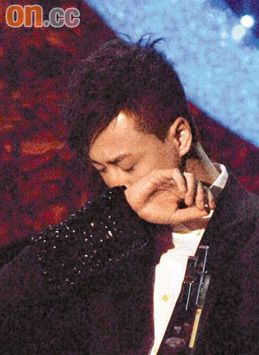 林峰夺得亚太区最受欢迎男歌星，感动得流下男儿泪