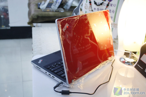 红色首秀 ThinkPad E30时尚本到货卖场 