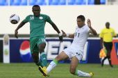 组图：尼日利亚1-0胜阿尔及利亚 双方拼抢激烈