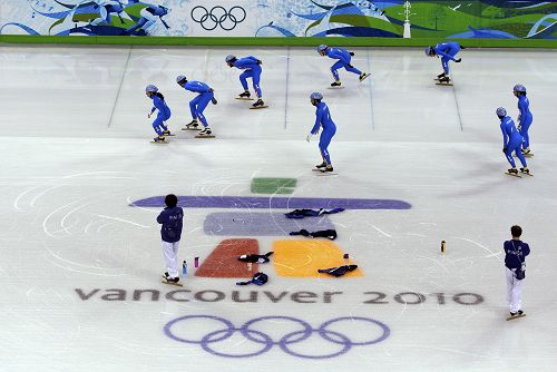 图文:短道速滑各队训练 短道速滑场地特写