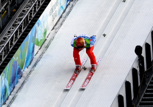 图文:冬奥会雪上项目开赛 俄罗斯选手比赛中