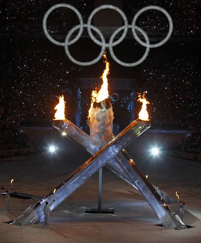 图文:2010温哥华冬奥会开幕式 开幕式点火瞬间