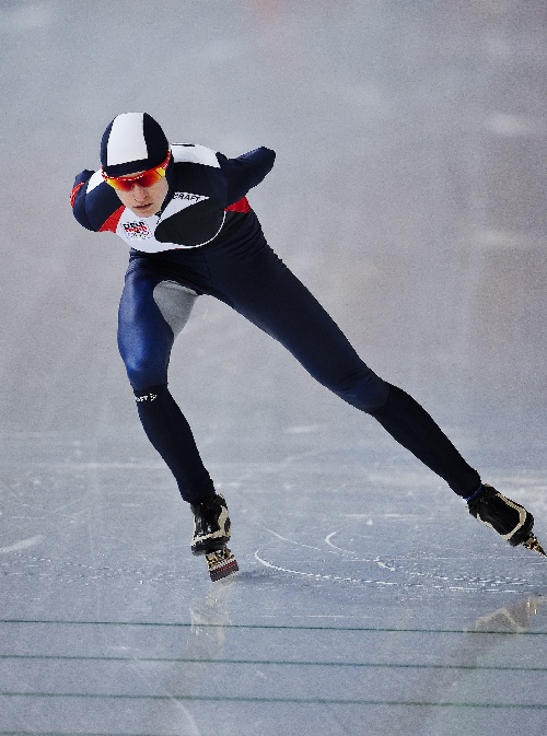 图文:速度滑冰女子3000米 冠军选手在比赛
