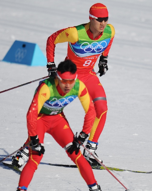 图文:越野滑雪男子团体追逐赛 中国选手完赛