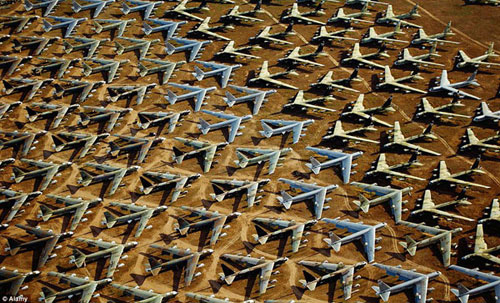 谷歌地球最新航拍飞机墓地 存放4200架飞机