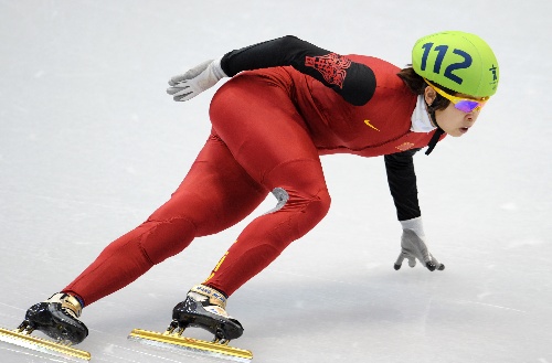 图文:短道速滑女子1000米预赛 王濛过弯道完美-搜狐