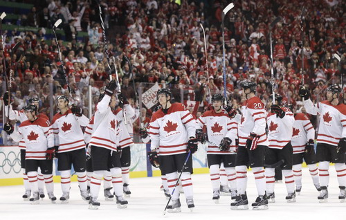 图文：加拿大晋级男子冰球决赛 加拿大赢得胜利