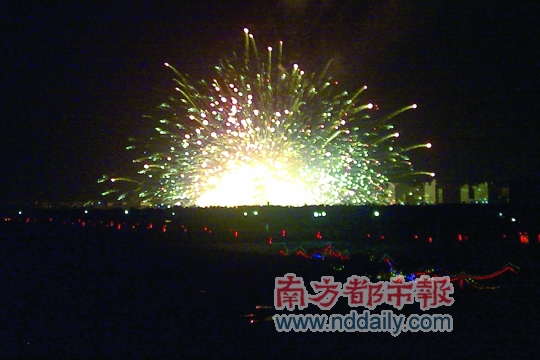 广东烟花爆炸21死续:肇事村民缴800万(组图)