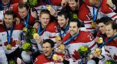 图文：加拿大冰球3-2美国夺冠 枫叶军团终夺冠
