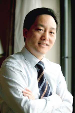 李立新:推动企业"优化第二产业 进入第三产业"转型