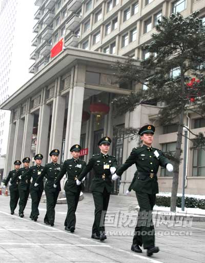 组图:北京卫戍区官兵为“两会”撑起安全屏障-搜狐新闻