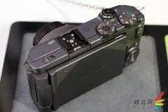 三星发布F/1.8镜头专业便携数码相机EX1