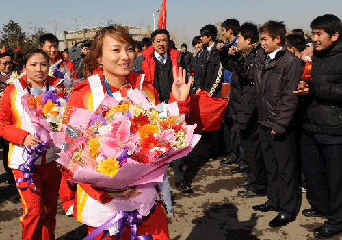 李妮娜韩晓鹏留恋雪场 坦言国家需要会继续坚持