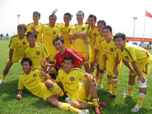 特步赞助香港明星足球队 时尚运动尽显明星风