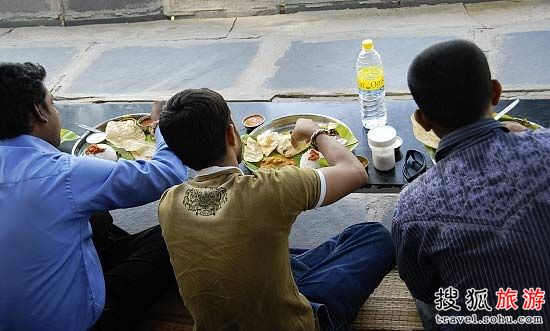 揭秘印度饮食文化:吃饭为何用手抓