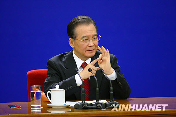 3月14日，国务院总理温家宝在北京人民大会堂与中外记者见面，并回答记者提问。 新华社记者陈建力摄