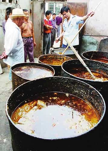 国家食药监管局急查地沟油 10顿饭或1顿能碰上