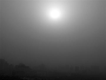 沙尘暴降临武汉 六级风漫天土能见度极低(组图