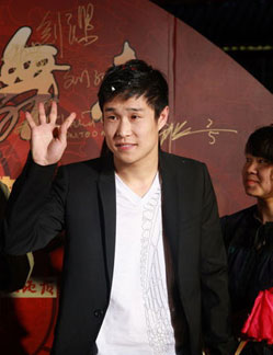 小沈阳王二妮"飚高音" 毕姥爷台下坐镇看好戏