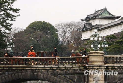 驻日大使程永华向日本天皇递交国书(组图)