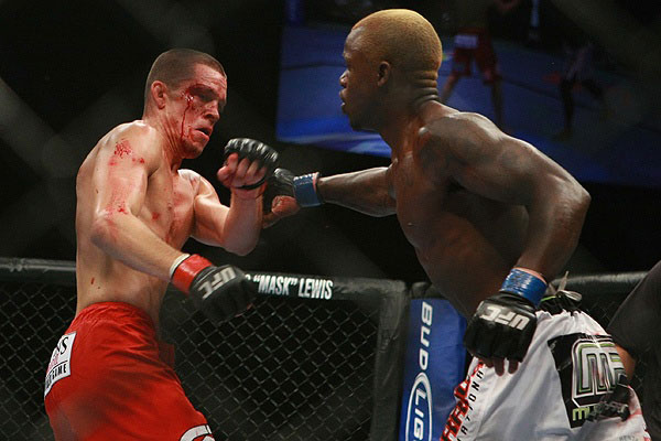 图文:迪亚兹出战ufc111 迪亚兹浴血奋战