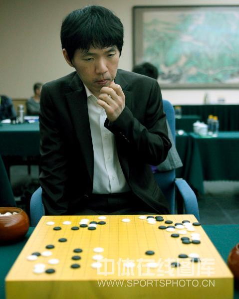 李昌镐思考对策