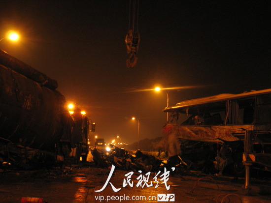 广东汕头发生汽车连环相撞事故 10人死亡28人受重伤