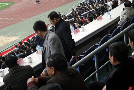 崔大林主席台就坐