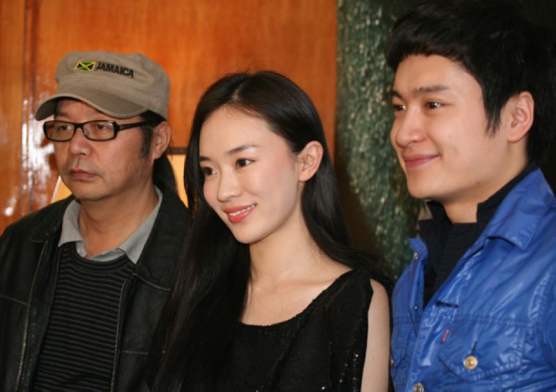 左起:《迷城》导演章家瑞,霍思燕和郭晓然