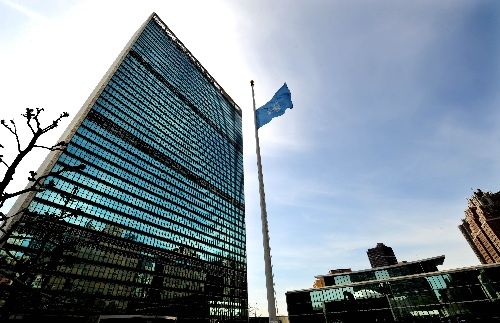组图:联合国降半旗悼念波兰总统及其随行人员