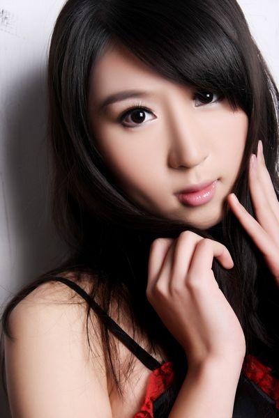 组图:上海啦啦队清纯写真 美女大学生秀古典美
