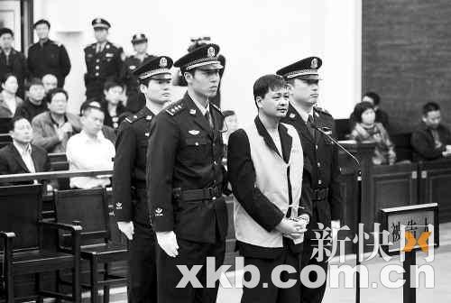 4月20日，郑民生在法庭上，细数"前女友"种种不是。新华社发