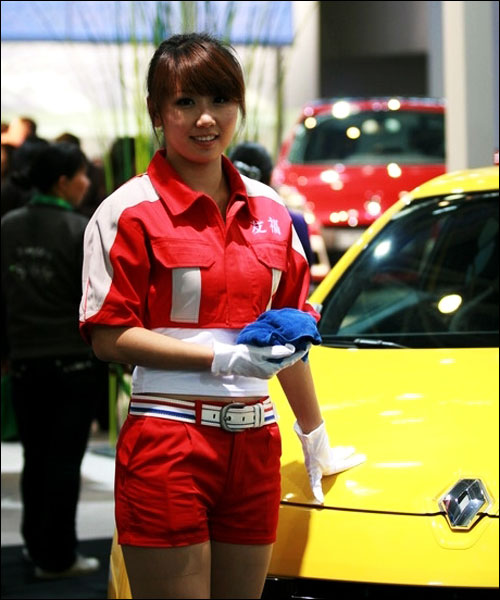 2010北京车展 现场惊现美女汽车美容师