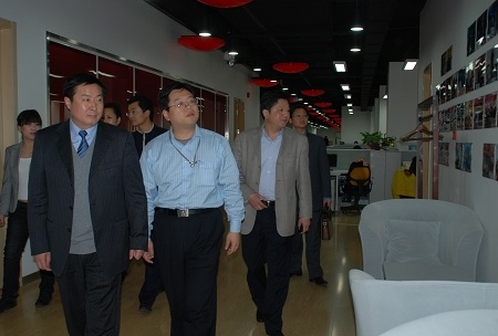 铜陵市委书记姚玉舟做客人民网(组图)