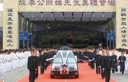 组图:台湾黑道教父世纪葬礼两万人送别