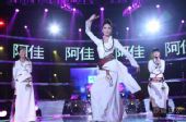 图： 第14届青歌赛 阿佳组合献艺藏族舞蹈