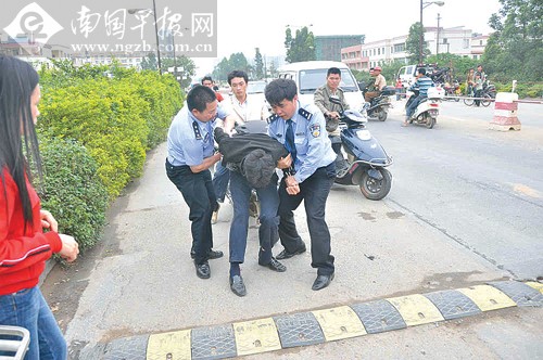 早报网-南国早报北海讯(记者许海鸥 通讯员邓茂生)一个飞车抢夺