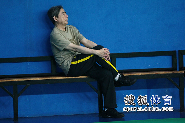 图文国羽训练备战汤尤杯汤仙虎坐在场边