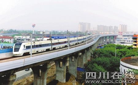 成都至都江堰高速铁路正式运营 集装箱站同开