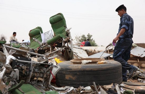 利比亚客机坠毁事故地点距机场跑道仅1米(组图