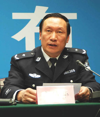 新疆公安厅奖励公民举报警车违规(组图)