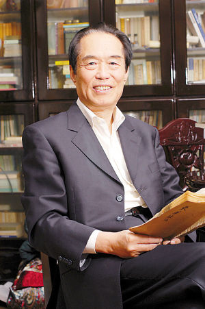 "悬赏一错奖一千"惹官司 阎崇年被索42万奖金