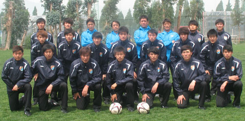 2010赛季盘锦盟尊足球俱乐部合影及队徽