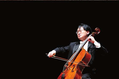 王健向巴赫献礼 演奏《无伴奏大提琴组曲》