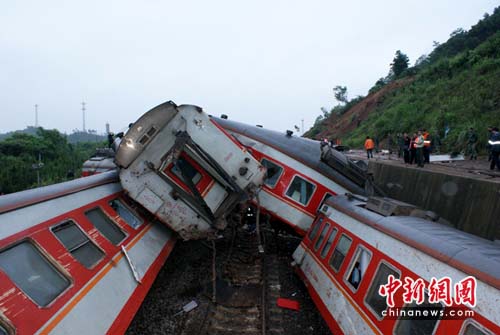 沪昆铁路客车脱线事故