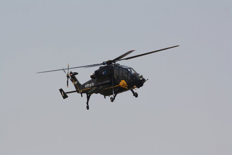 印度高调展示新型武装直升机(组图)